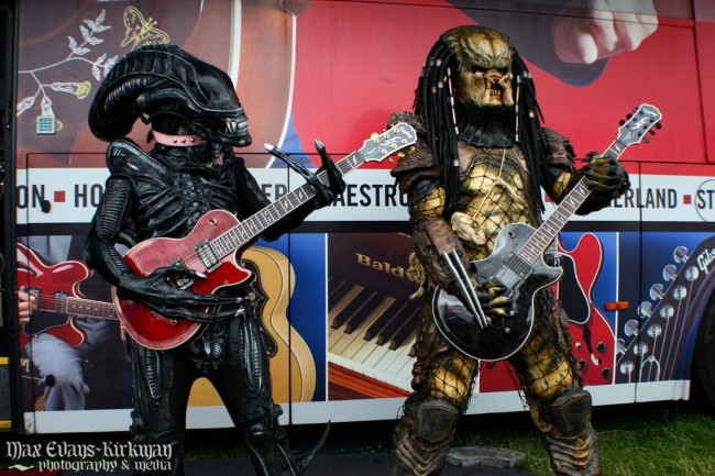 alien and predator best friends