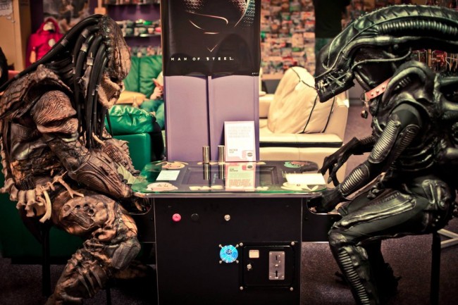 alien and predator best friends