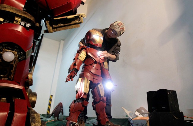 Fan Builds Amazing Life-Size Hulkbuster Armor