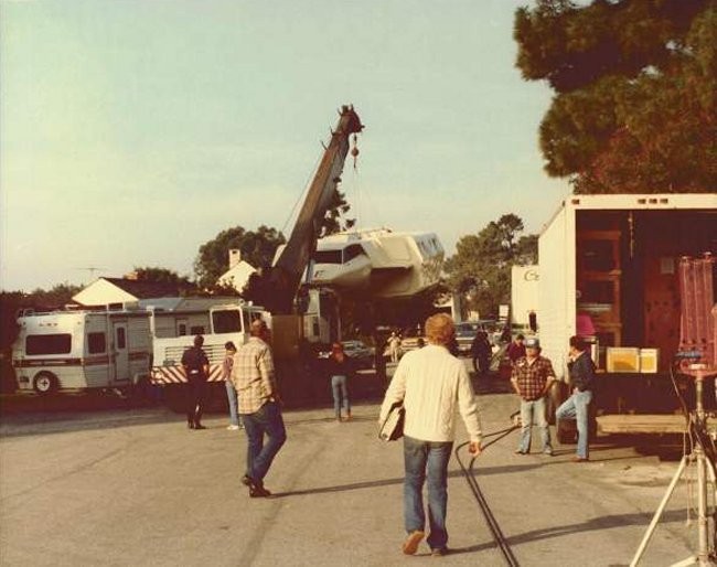 Behind The Scenes Images From “V” The Original Mini-Series