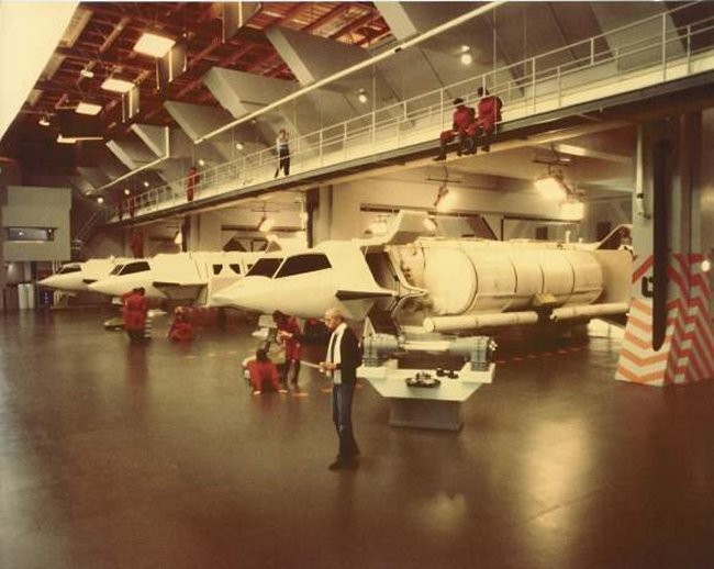 Behind The Scenes Images From “V” The Original Mini-Series
