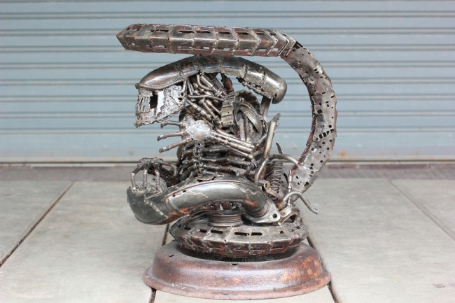predator table alien chairs