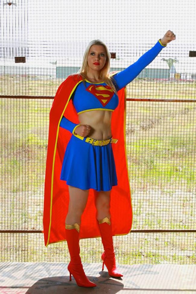 Supergirl cosplay