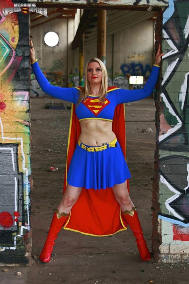 Supergirl cosplay
