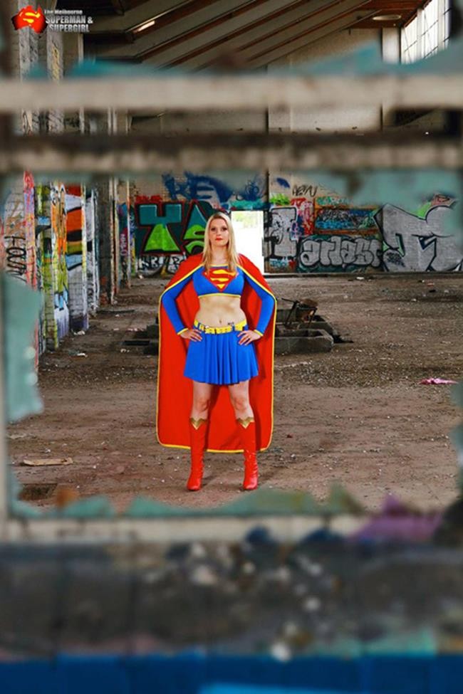 Supergirl cosplay