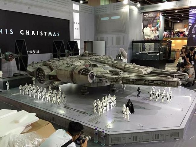More Photos of Hot Toys' 18-Foot-Long Millennium Falcon