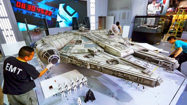 More Photos of Hot Toys' 18-Foot-Long Millennium Falcon