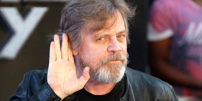 Mark Hamill Knows How To Autograph Star Wars Trading Cards