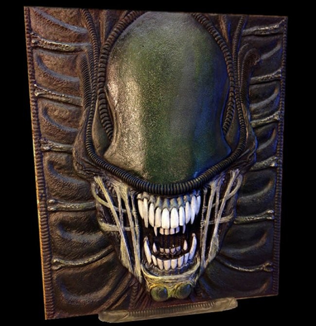 Alien And Predator LEGO Portraits