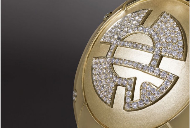 This Diamond Studded Gold BB-8 Is Worth $135,000