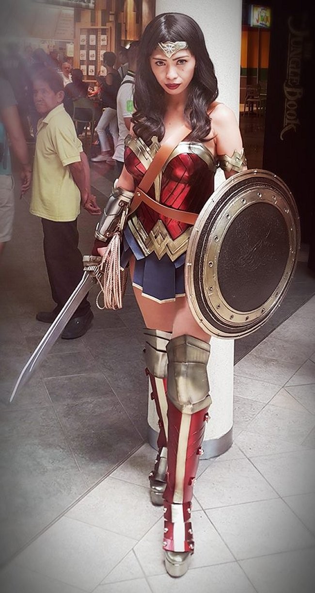 Batman v Superman Wonder Woman Cosplay