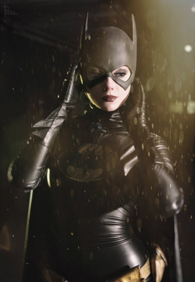 Beautiful Helena Bertinelli Batgirl Cosplay