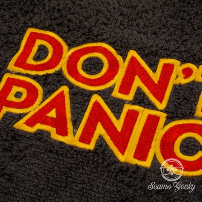 The Hitchhiker's Guide to the Galaxy Don't Panic Bath Towel