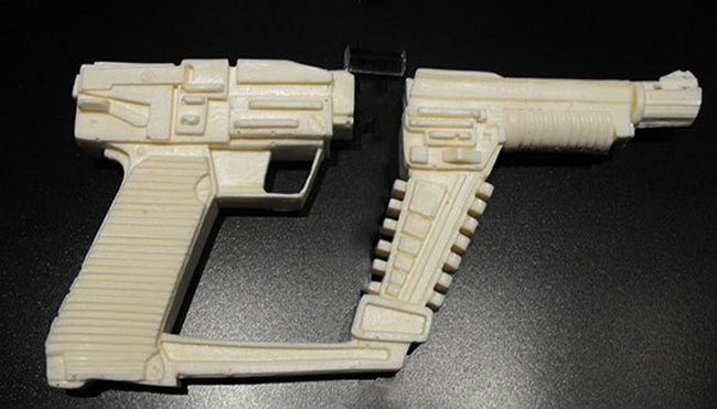 V - The Visitors Gun Prop Weapon