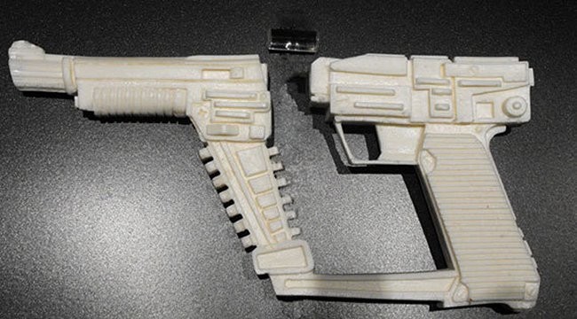 V - The Visitors Gun Prop Weapon