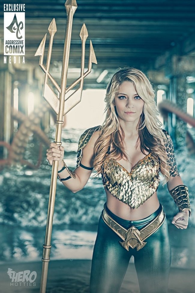Amazing Female Aquaman Cosplay